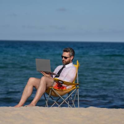 Workation nad morzem. Jak pracować zdalnie i realnie odpocząć w Ustce?